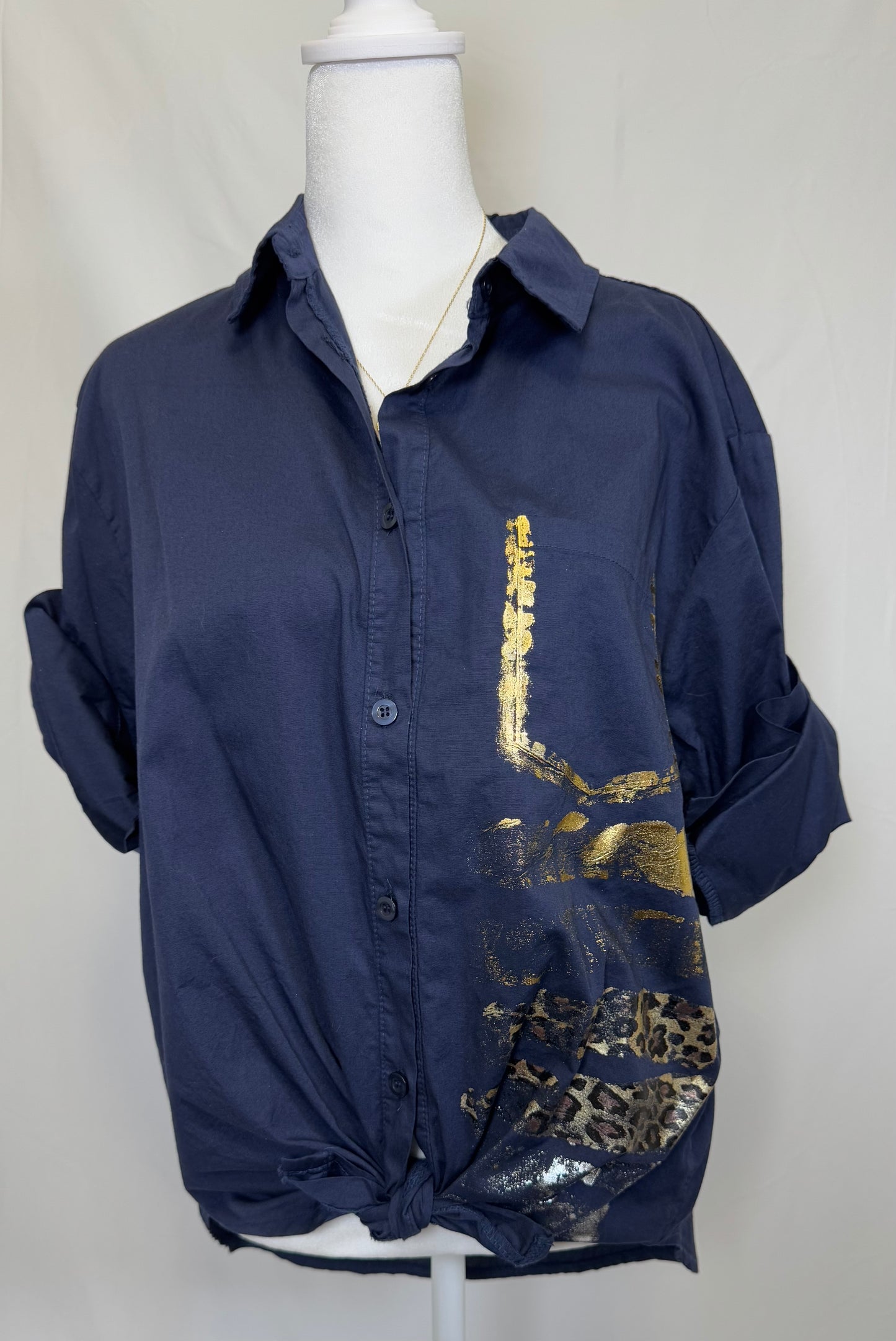 Style 1019 Cotton shirt with metallic print on pocket