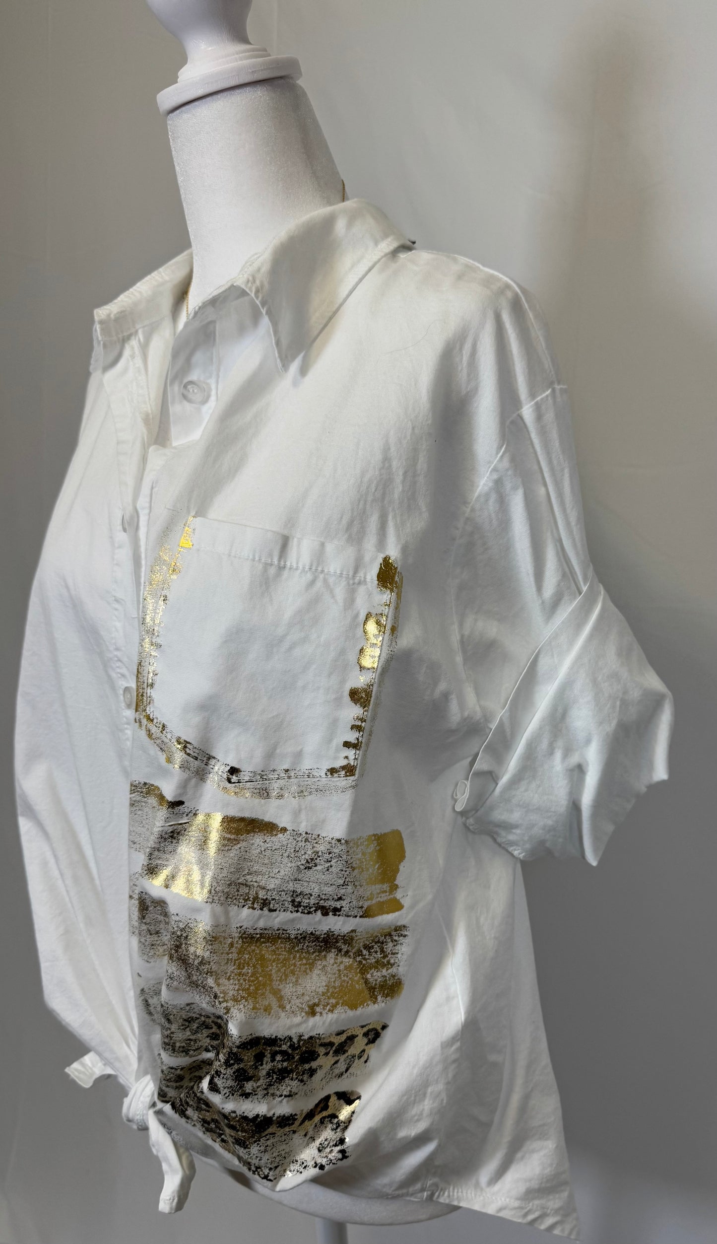 Style 1019 Cotton shirt with metallic print on pocket
