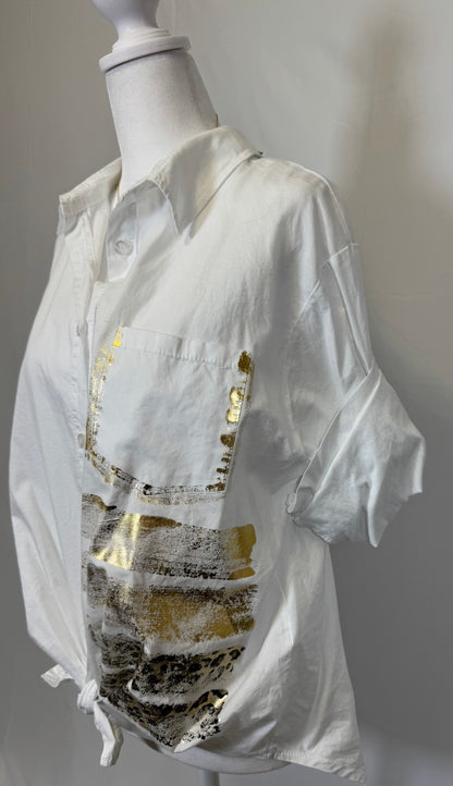 Style 1019 Cotton shirt with metallic print on pocket